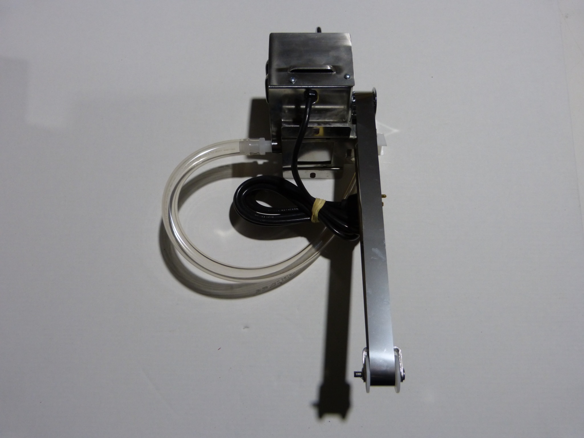 Zebra stainless steel belt oil skimmer - assembled, back showing motor housing