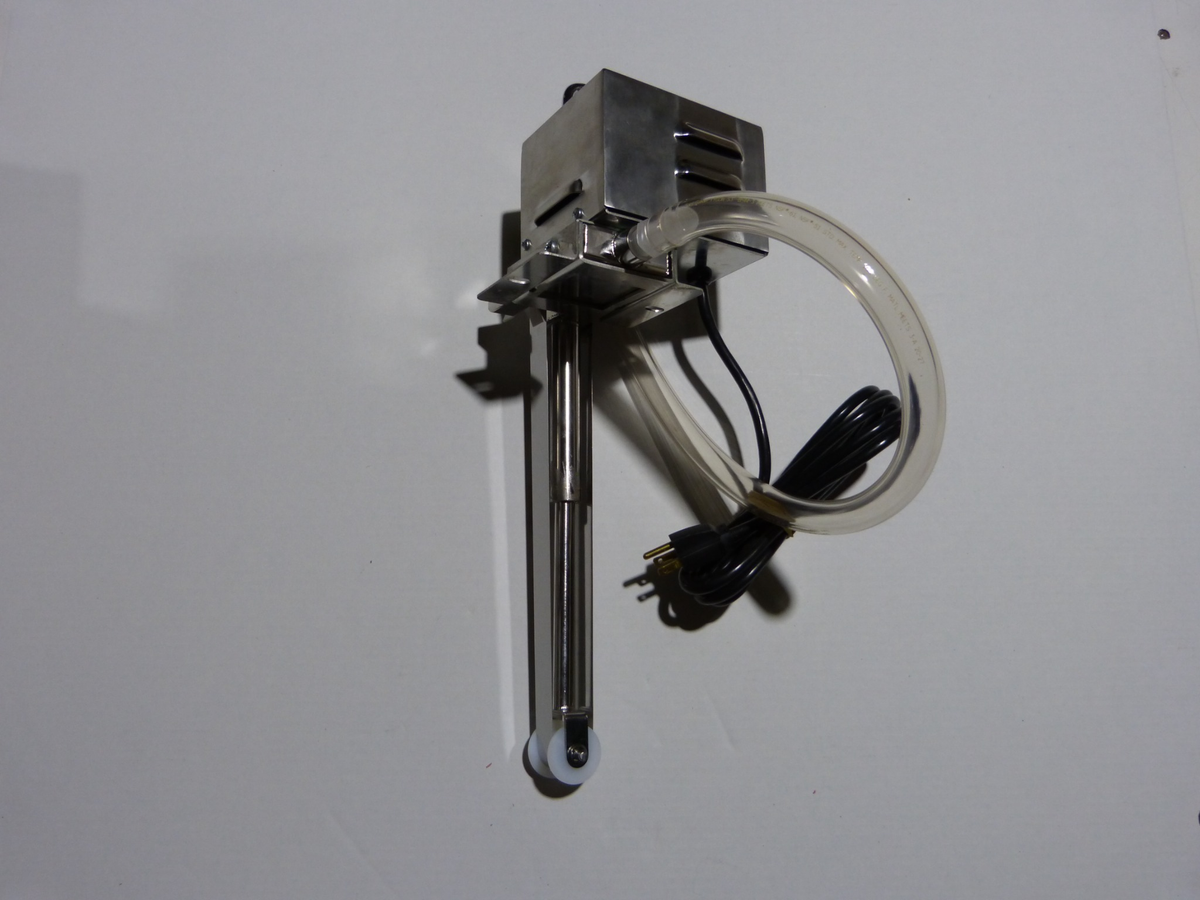 Zebra stainless steel belt oil skimmer for parts washers - assembled, front